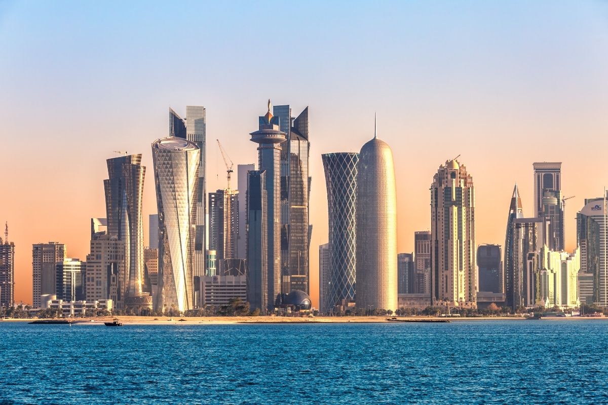 qatar-to-establish-minimum-wage-and-lift-restrictions-on-foreign